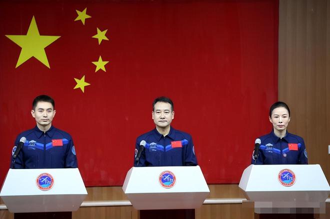 神舟二十號航天員已經確定目(mù)前正接受訓練王亞平還會再飛嗎?(圖2)